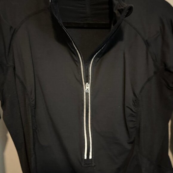 lululemon womens black jacket pullover top size 6, worn once - Picture 4 of 5